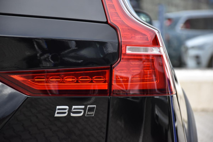 Volvo V60 CC B5 AWD ULTIMATE REZERVACE 2.0 CC CC