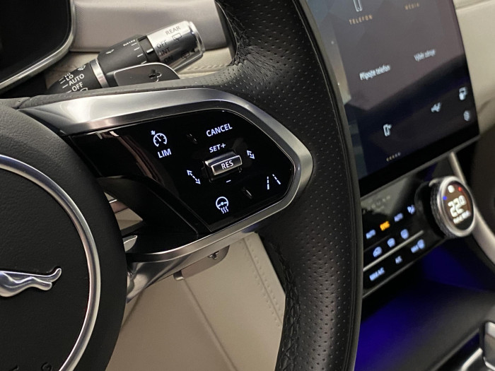 Jaguar F-Pace P250 AWD R-DYNAMIC REZERVACE 2.0 Dynamic