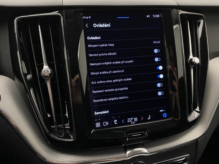 Volvo XC60 B4 PLUS DARK AUT REZERVACE 2.0 Plus