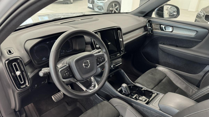 Volvo XC40 T4 R-DESIGN REZERVACE