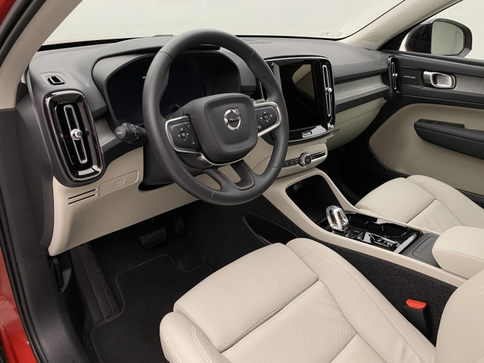 Volvo XC40 B4 DARK PLUS AUT CZ