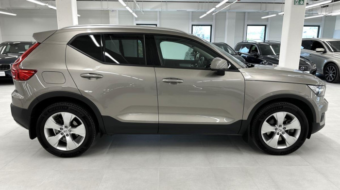 Volvo XC40 B4 AWD MOMENTUM ADVANCED 1.maj 2.0 Momentum