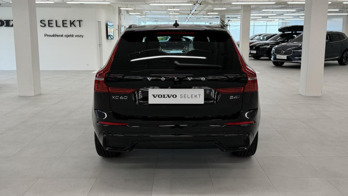 Volvo XC60 B4 AWD PLUS DARK REZERVACE 2.0 Plus