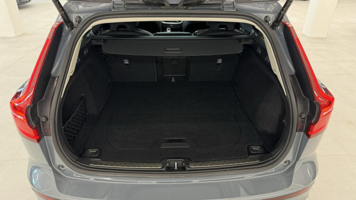 Volvo V60 B4 INSCRIPTION AUT REZERVACE