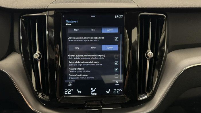 Volvo XC60 B4 AWD MOMENTUM AUT REZERVACE 2.0 Momentum