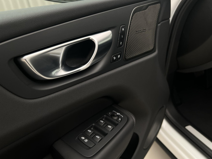 Volvo XC60 B5 AWD PLUS DARK AUT 1.maj.