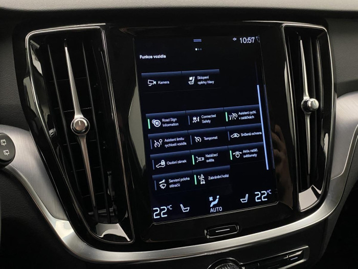 Volvo V60 B4 MOMENTUM AUT REZERVACE 2.0 Momentum