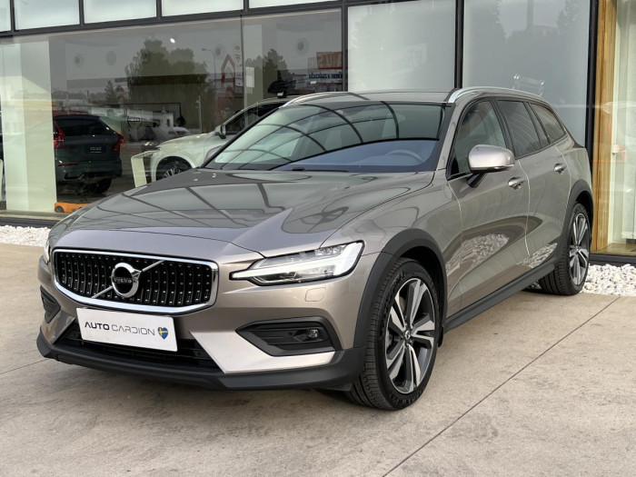 Volvo V60 CROSS COUNTRY B4 AWD Aut 1.maj
