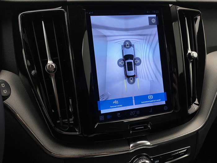 Volvo XC60 B4 AWD PLUS DARK REZERVACE