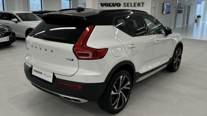Volvo XC40 T4 AWD R-DESIGN REZERVACE
