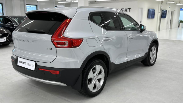 Volvo XC40 B4 AWD MOMENTUM REZERVACE 2.0 Momentum