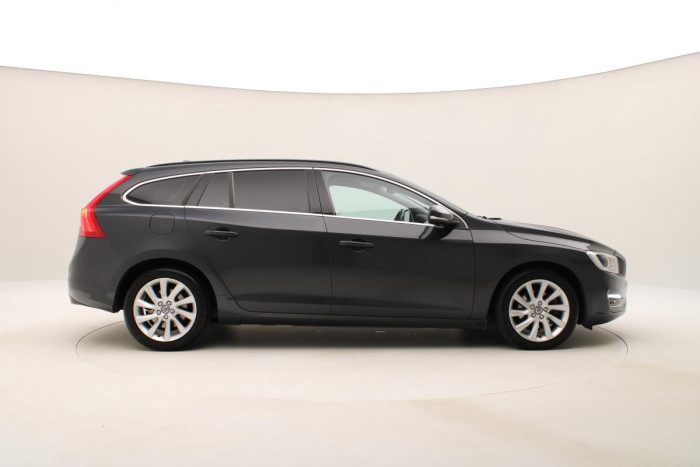 Volvo V60 D4 MOMENTUM AUT REZERVACE 2.0 d Momentum