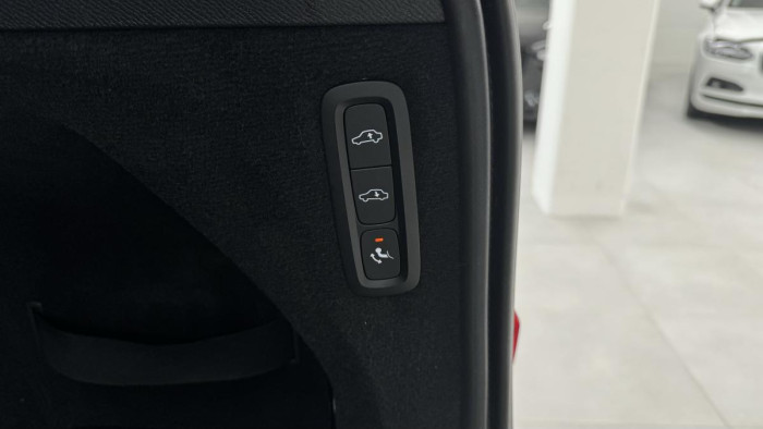 Volvo XC90 B5 AWD ULTIMATE DARK REZERVACE