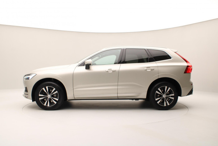 Volvo XC60 B4 AWD MOMENTUM AUT CZ 2.0 Momentum
