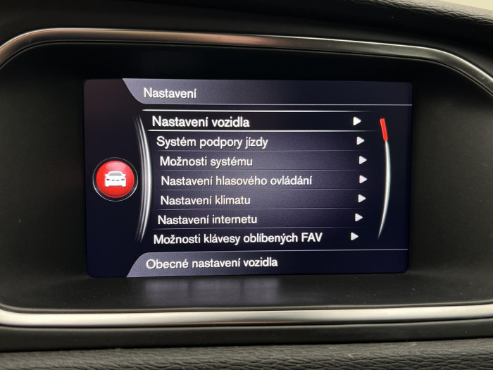 Volvo V40 T2 BLACK EDITION 1.maj. 2.0 Edition