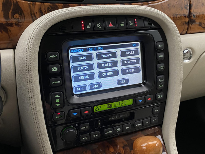 Jaguar XJ 4.2 V8 L EXECUTIVE AUT 1.maj 4.2 V8 Executive