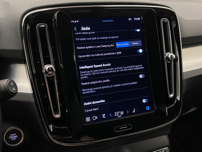 Volvo XC40 B3 DARK PLUS AUT CZ