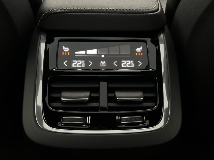 Volvo S60 B5 AWD ULTIMATE DARK AUT 1.maj