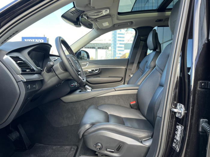 Volvo XC90 B5 AWD INSCRIPTION 7MÍSTNÁ Aut