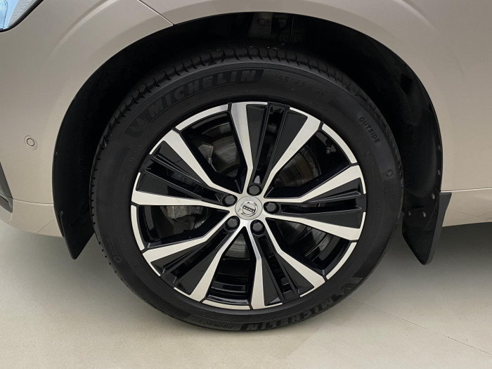 Volvo XC60 B4 AWD PLUS DARK AUT 1.maj
