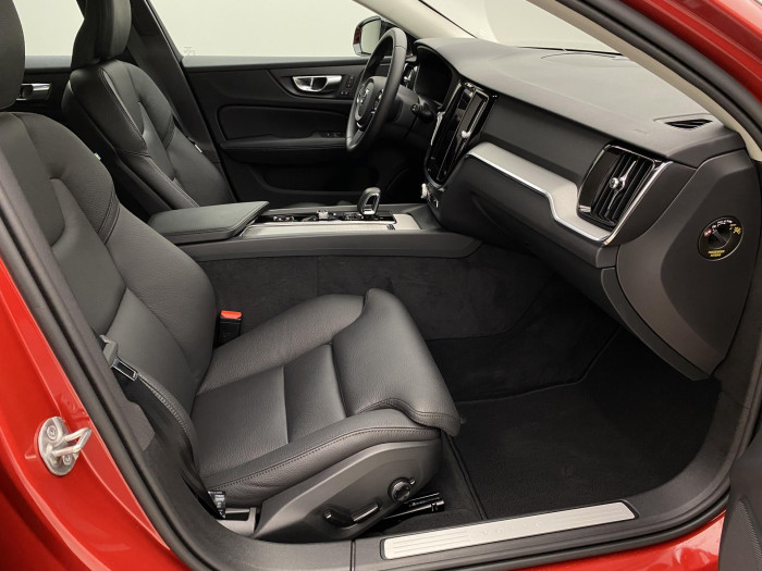 Volvo V60 B4 DARK PLUS AUT CZ