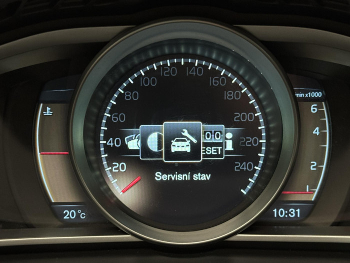 Volvo V40 CC T5 AWD SUMMUM REZERVACE 2.5 CC CC Summum