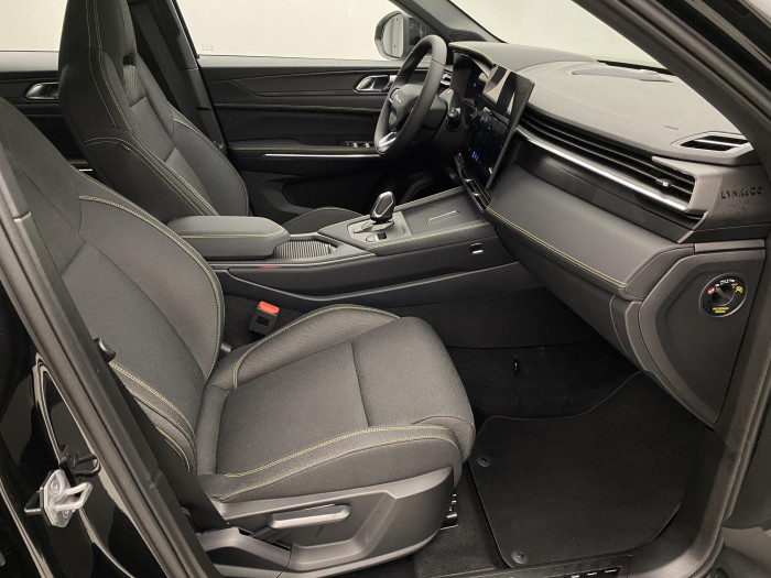 Lynk & Co 01 01 CORE PHEV