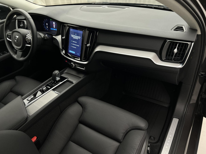 Volvo V60 B4 PLUS DARK AUT 1.maj.