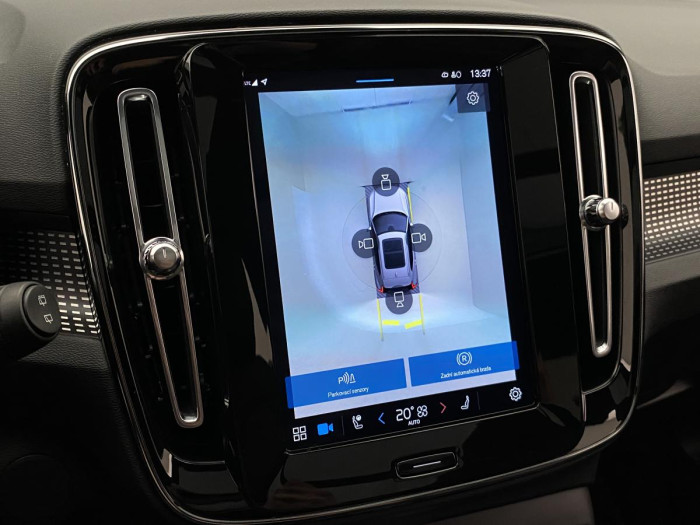 Volvo XC40 P8 AWD RECHARGE AUT REZERVACE