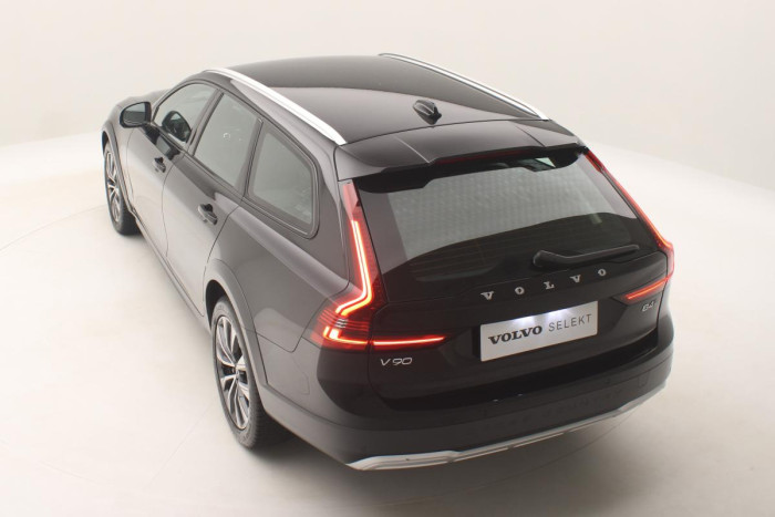 Volvo V90 CC B4 AWD PLUS AUT CZ 1.maj