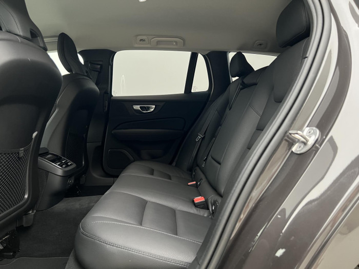 Volvo V60 B4 PLUS DARK AUT 1.maj.