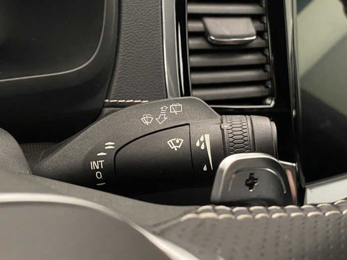 Volvo XC90 D5 AWD R-DESIGN REZERVACE 2.0 d