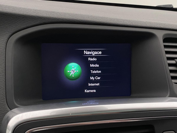 Volvo V60 D2 MOMENTUM REZERVACE 2.0 d Momentum