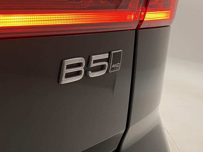 Volvo XC60 B5 AWD R-DESIGN AUT 1.maj