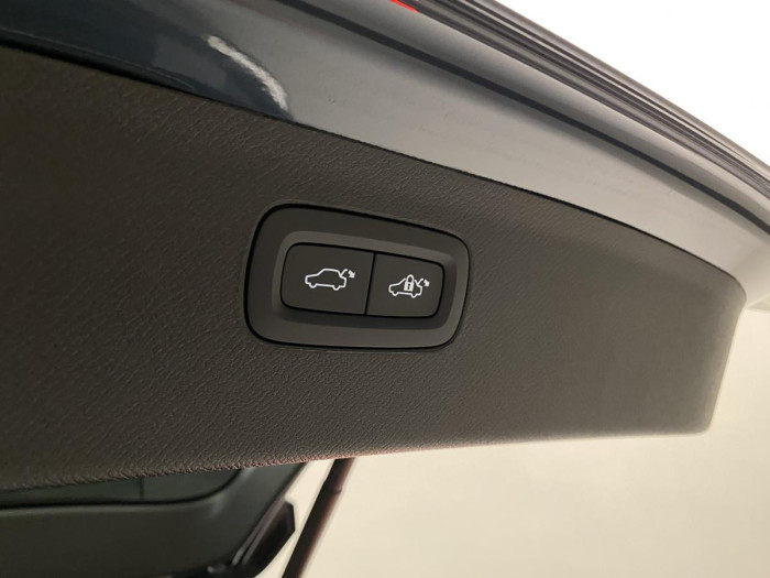 Volvo XC90 B5 AWD INSCRIPTION REZERVACE