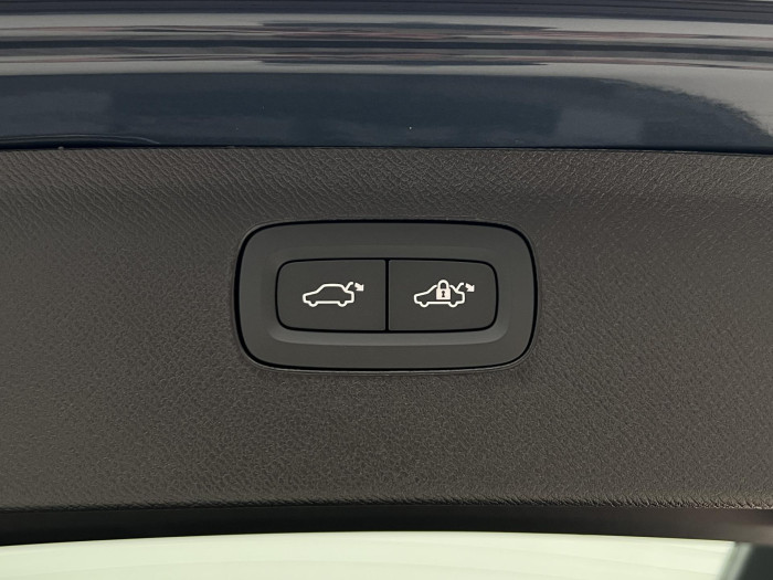 Volvo XC90 T8 AWD RECHARGE DARK ULTRA AUT