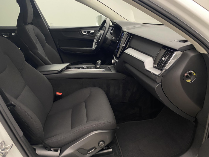 Volvo XC60 B4 AWD MOMENTUM AUT CZ 2.0 Momentum