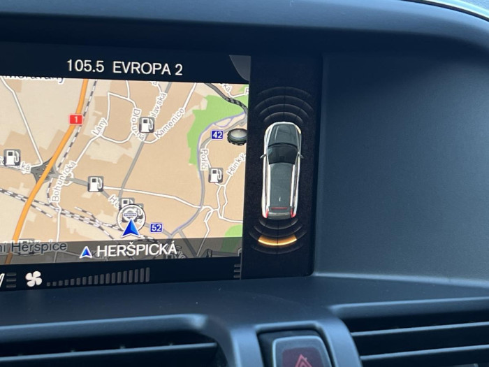 Volvo XC60 D4 AWD Aut CZ NAVIGACE 2.4 d