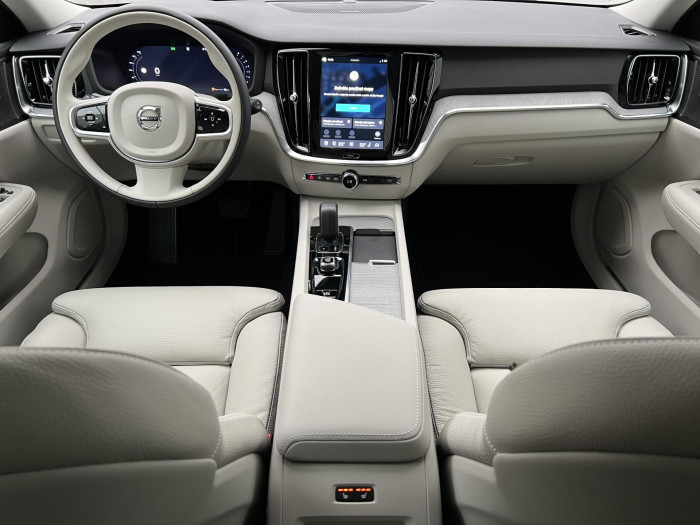 Volvo V60 B4 DARK PLUS