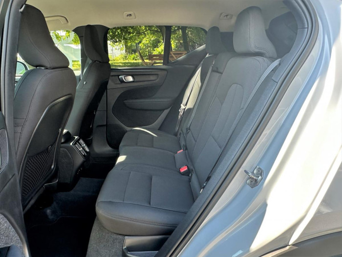 Volvo XC40 B4 AWD MOMENTUM REZERVACE 2.0 Momentum