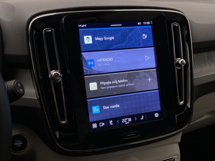 Volvo XC40 B4 DARK PLUS REZERVACE