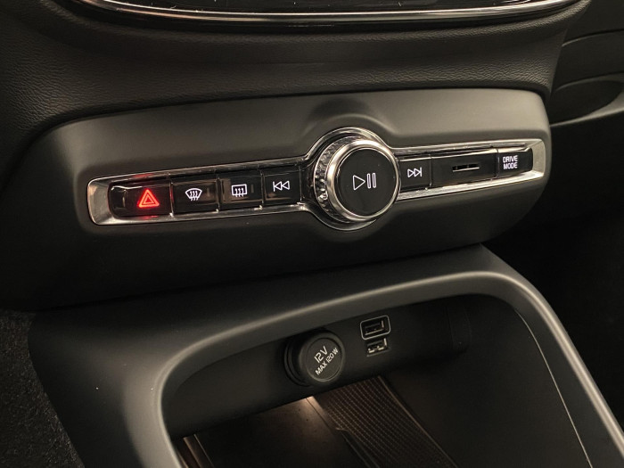 Volvo XC40 B4 AWD MOMENTUM AUT CZ 2.0 Momentum