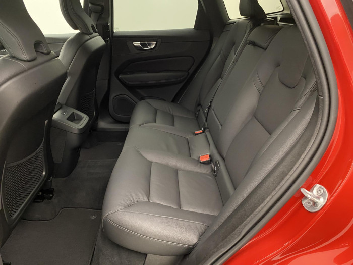 Volvo XC60 B5 AWD DARK PLUS REZERVACE