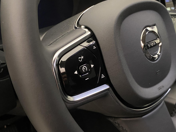 Volvo XC60 B4 AWD PLUS DARK AUT 1.maj