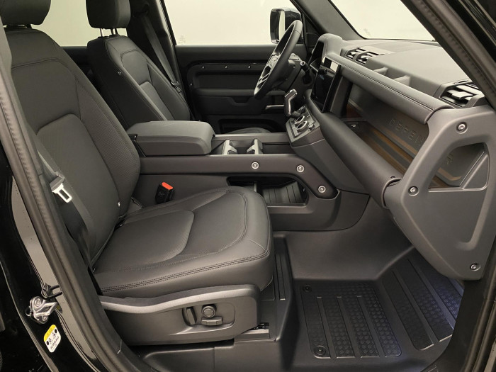 Land Rover Defender 110 D300 X-DYNAMIC SE AWD AUT 3.0 d Dynamic SE