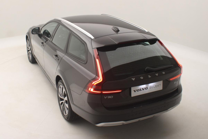 Volvo V90 CC B4 AWD PLUS AUT CZ 1.maj