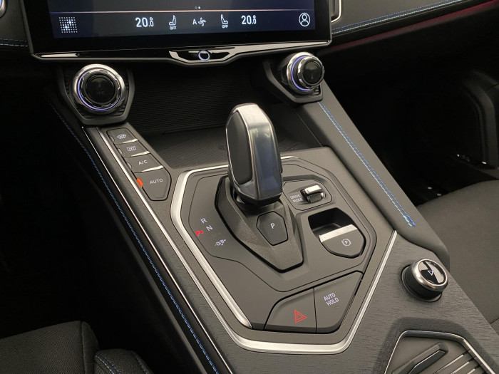 Lynk & Co 01 PHEV DCT AUT 1.maj REZERVACE