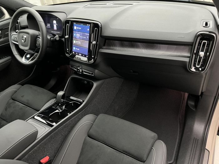 Volvo EX40 PURE ELECTRIC TWIN PLUS AUT CZ