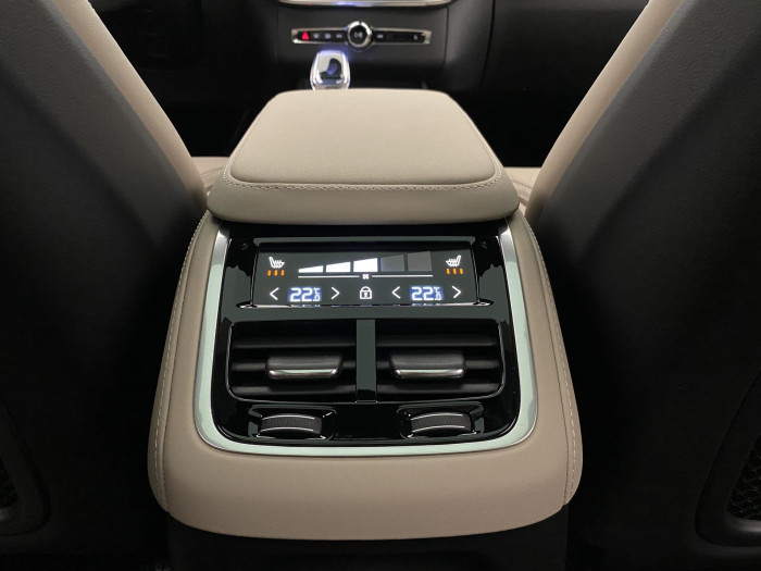 Volvo XC90 T8 AWD RECHARGE BRIGHT ULTRA 7