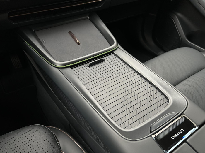 Lynk & Co 08 MORE PHEV